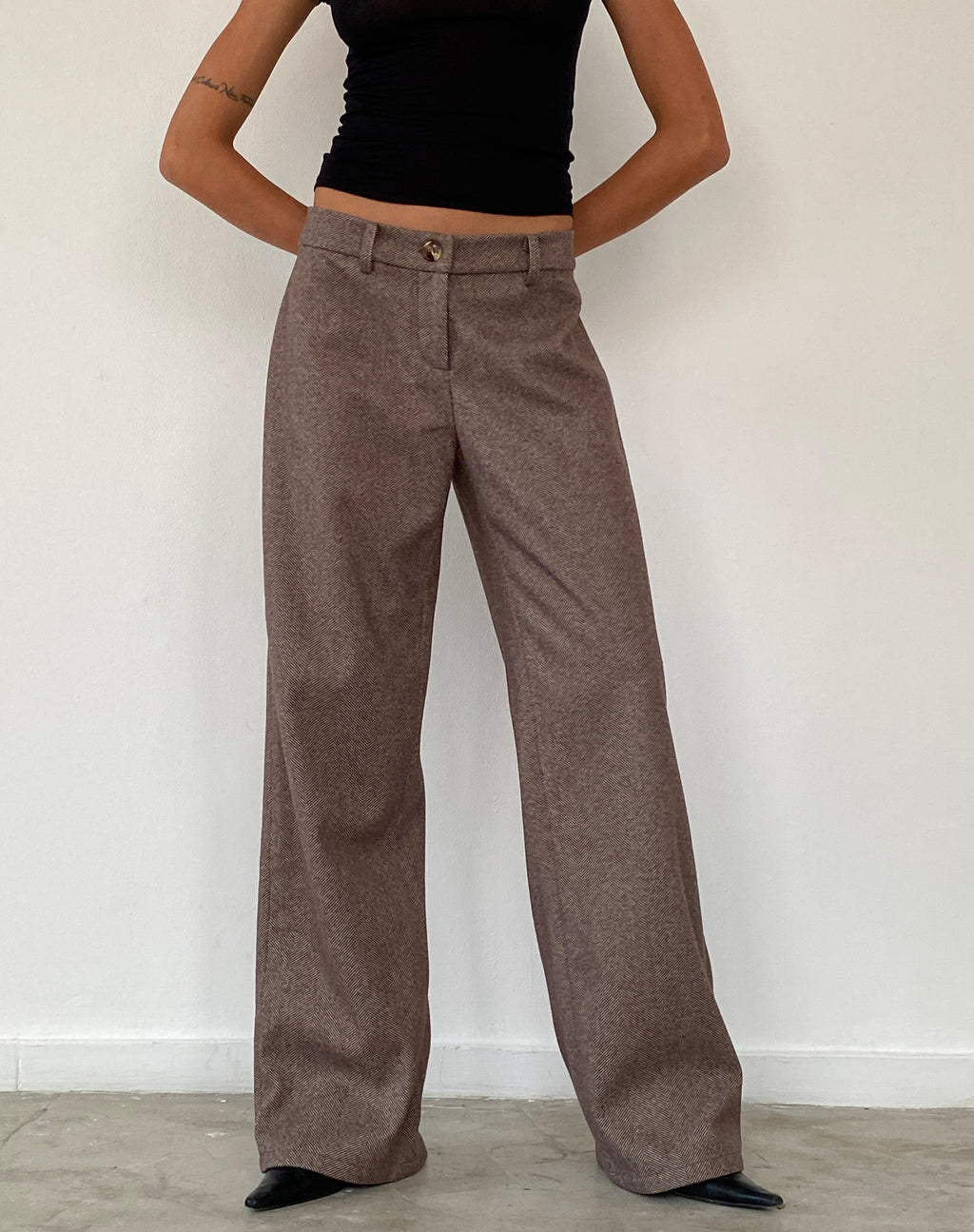 Helsa Low Rise Trouser in Dark Brown Tailoring