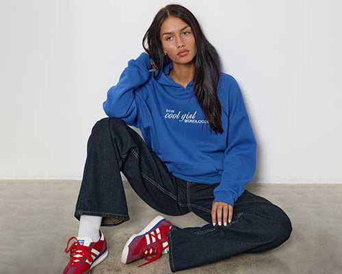 HOODIES & SWEATSHIRTS