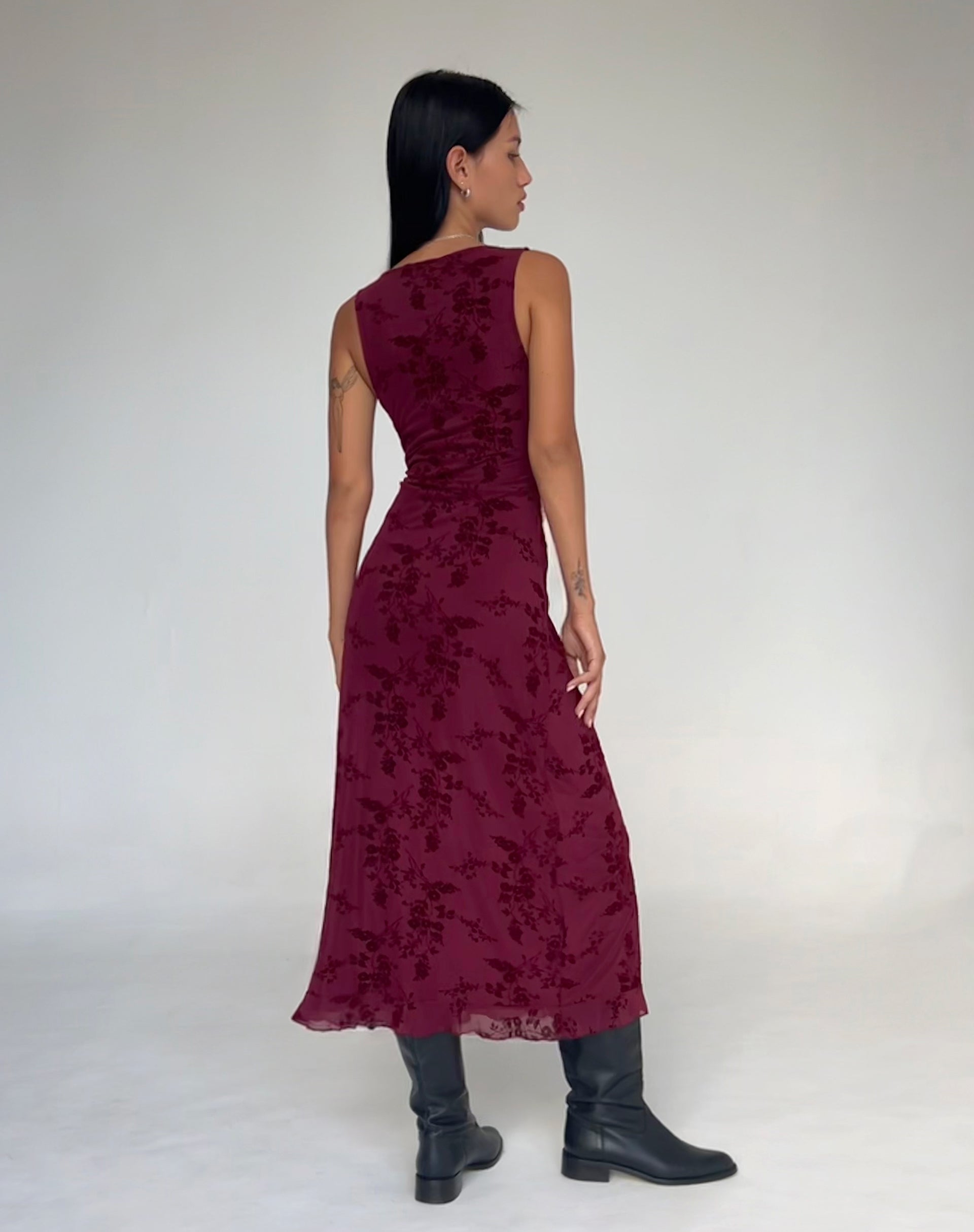 gabriela botanical midi dress Motel Gabriela flocked floral V-neck midi dress in burgundy-Red