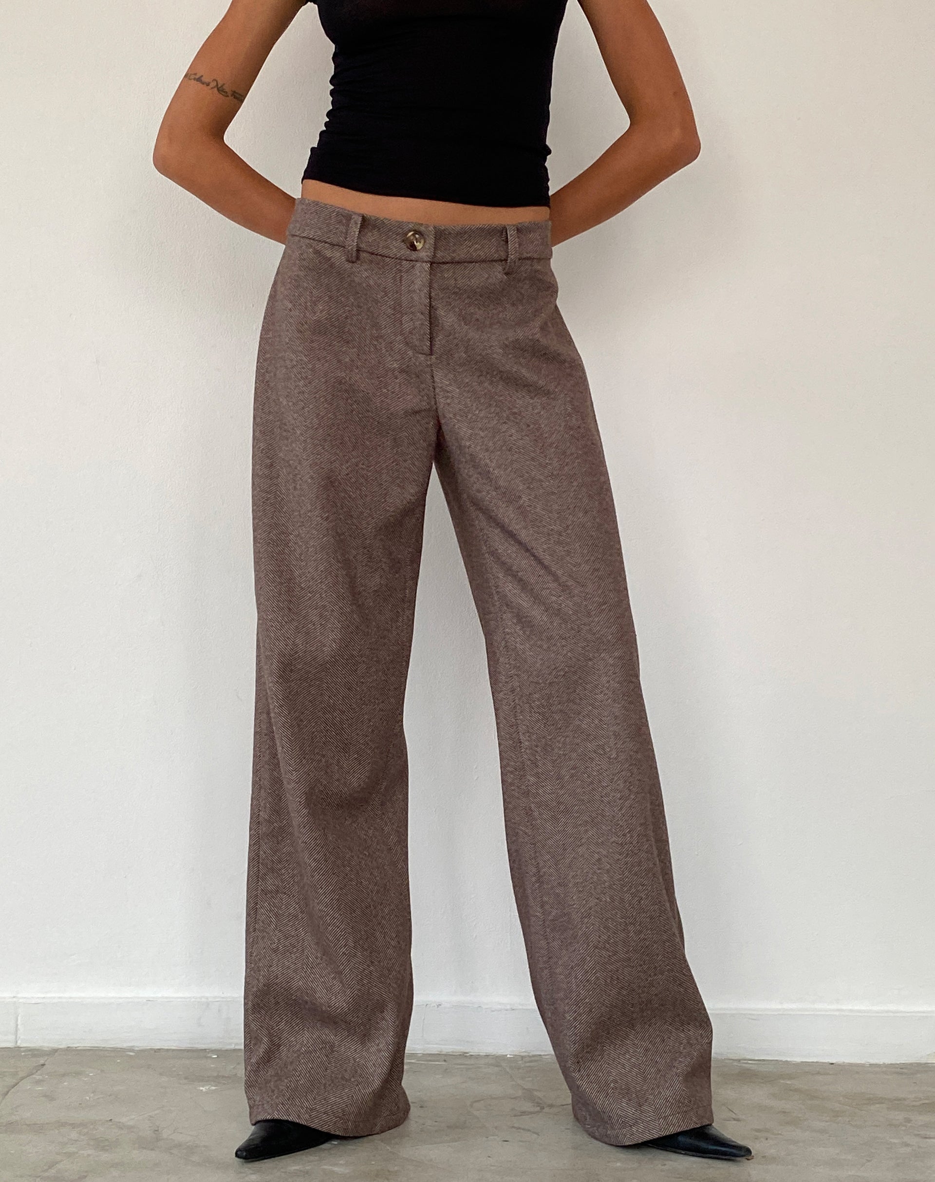 Image of Helsa Low Rise Trouser in Dark Brown Tailoring
