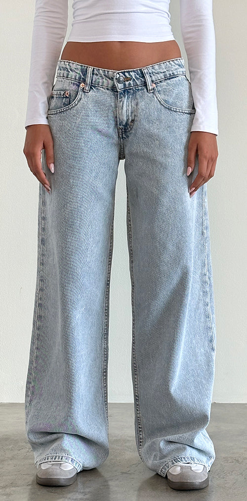 Image of Low Rise Roomy Jeans in 80's Light Wash Blue