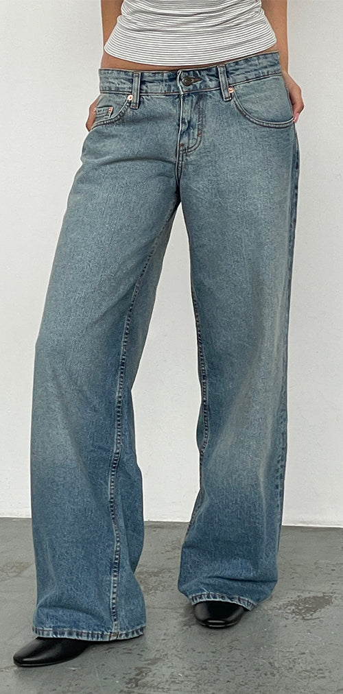 Image of Low Rise Roomy Jeans in Vintage Bleach