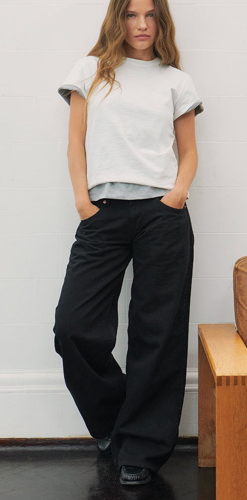 Image of Low Rise Roomy Jeans in Rinse Black