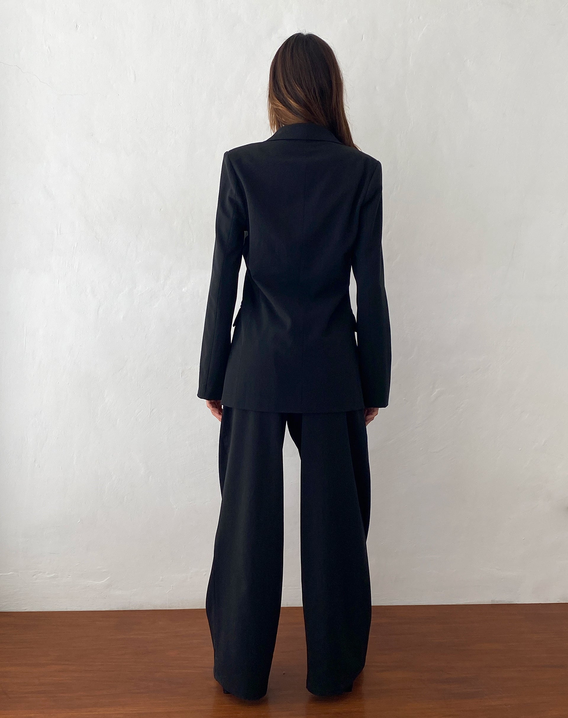 Image of Nailaka Low Rise Wide Leg Tailored Trouser in Black