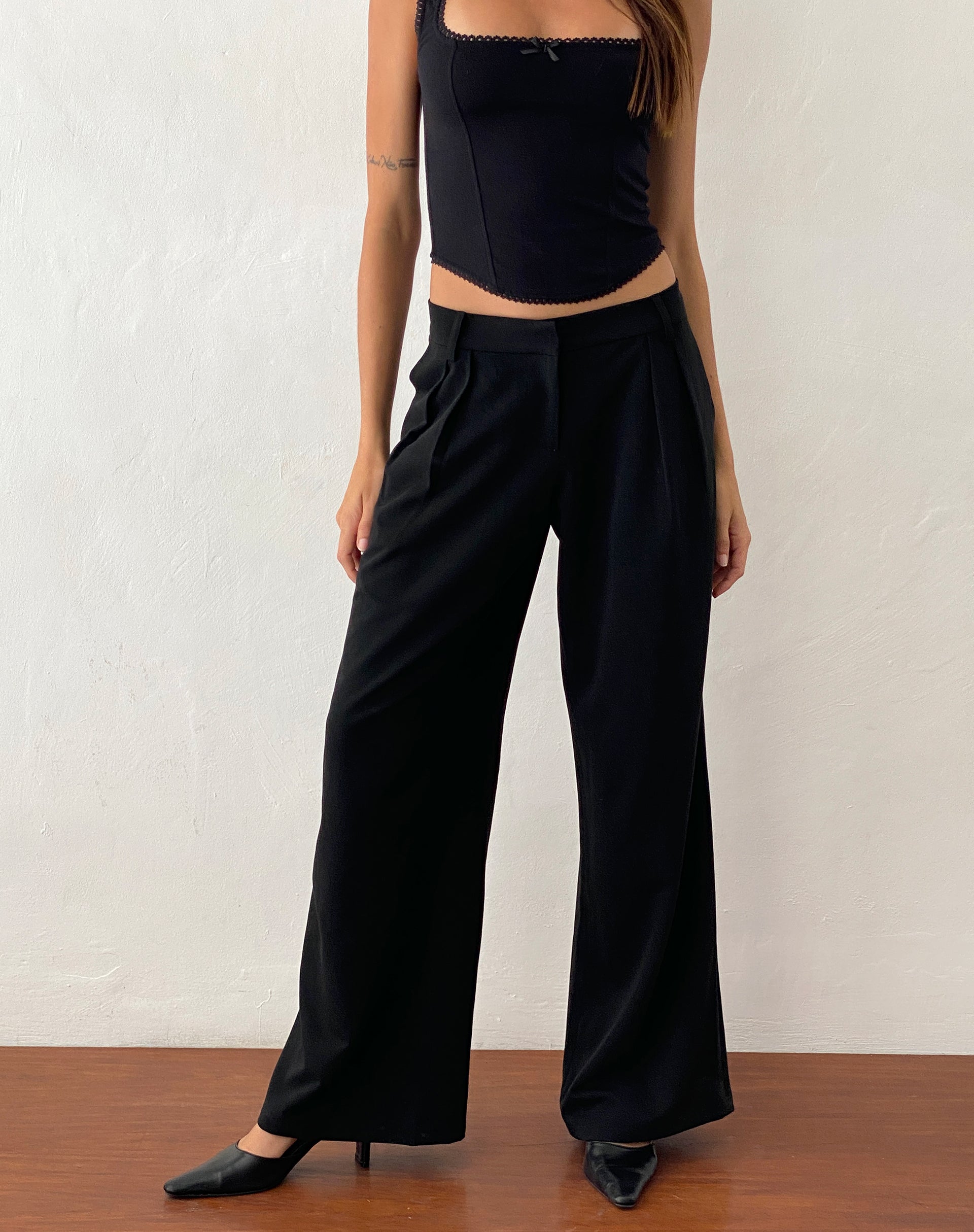Image of Nailaka Low Rise Wide Leg Tailored Trouser in Black