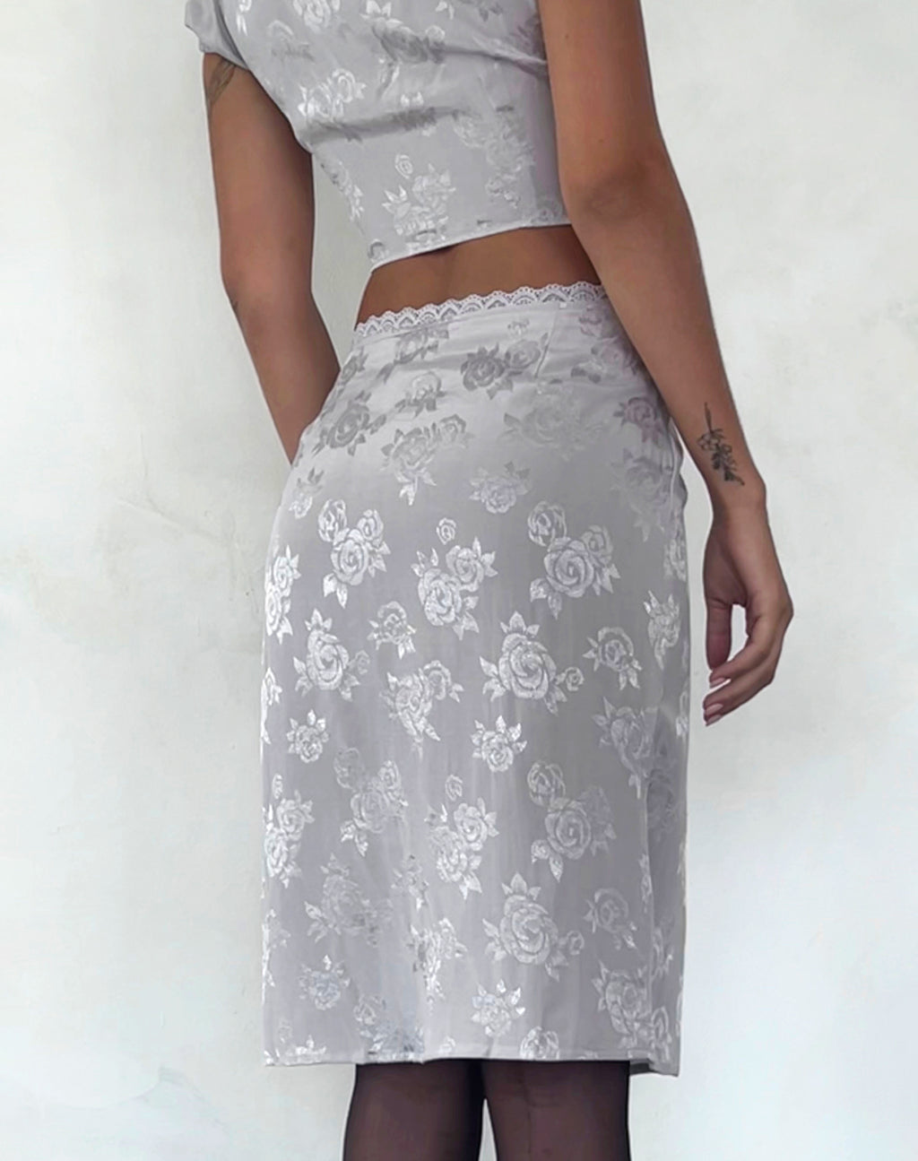 Piyeto Midi Skirt in Satin Rose Silver Grey