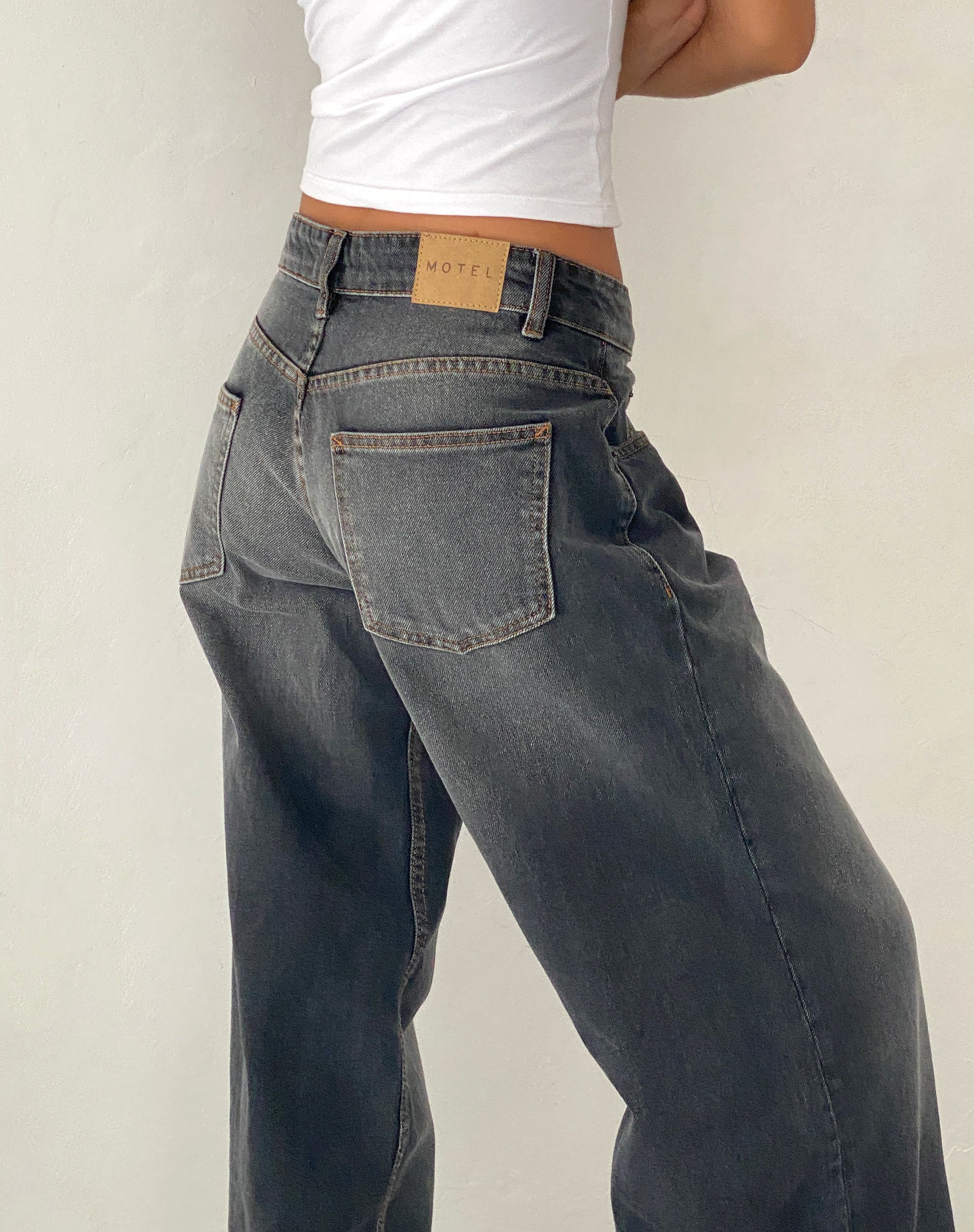 Image of Roomy Extra Wide Low Rise Jeans in Grey Used Bleach