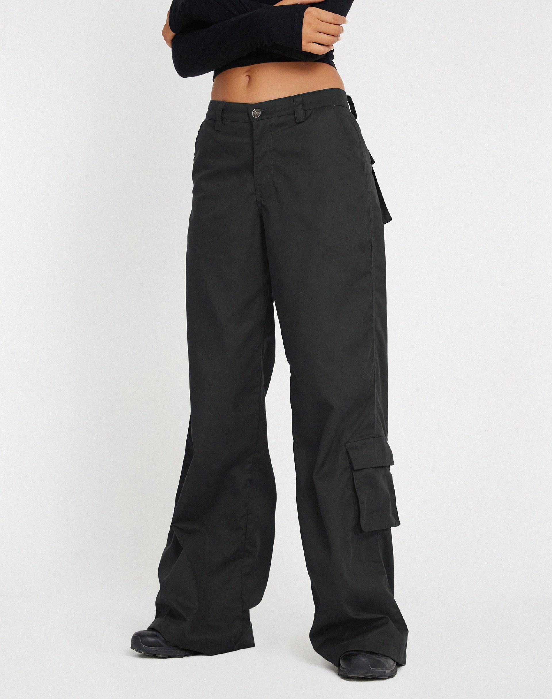 Charcoal grey cargo pants store