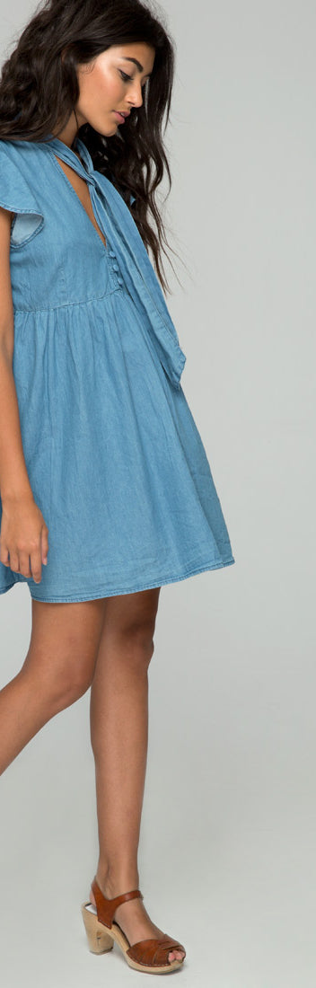 Cloten Babydoll Dress in Summer Wash Denim Chambray – motelrocks.com