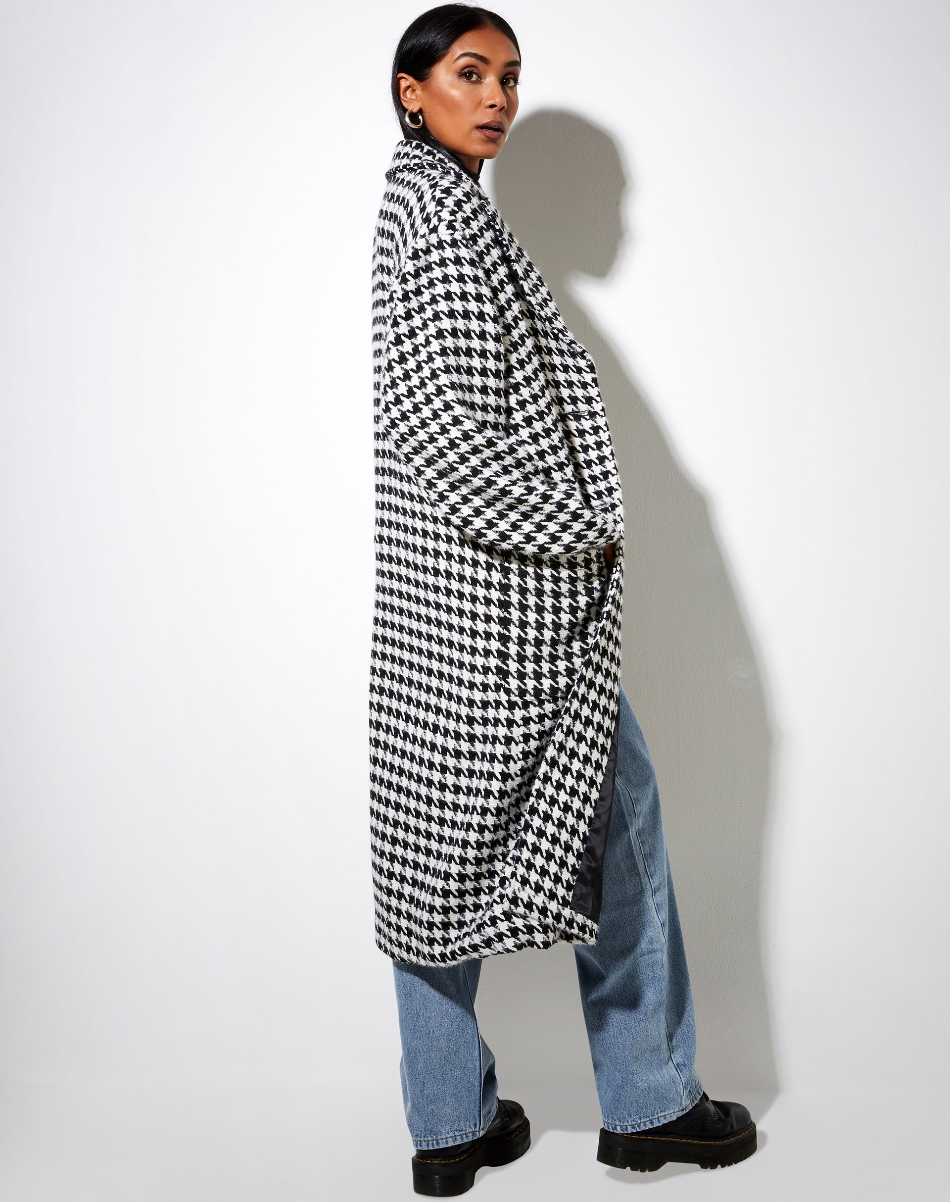 Image of Duster Coat in Houndstooth Black and White