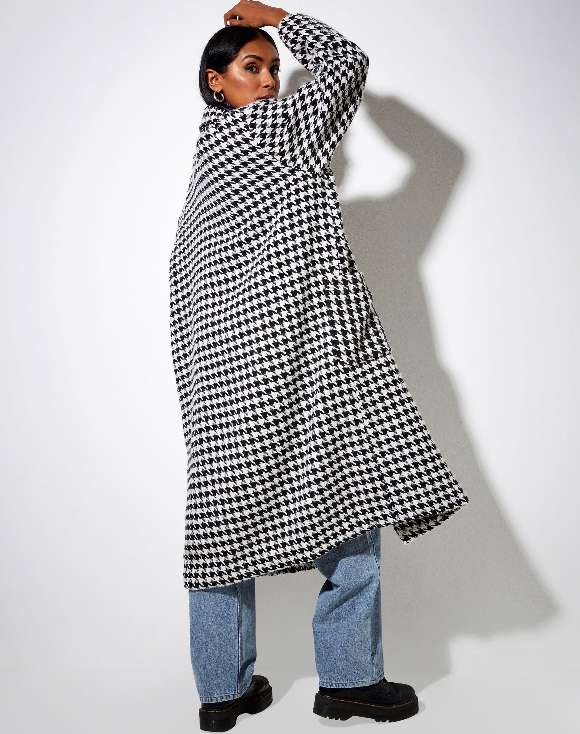 Image of Duster Coat in Houndstooth Black and White