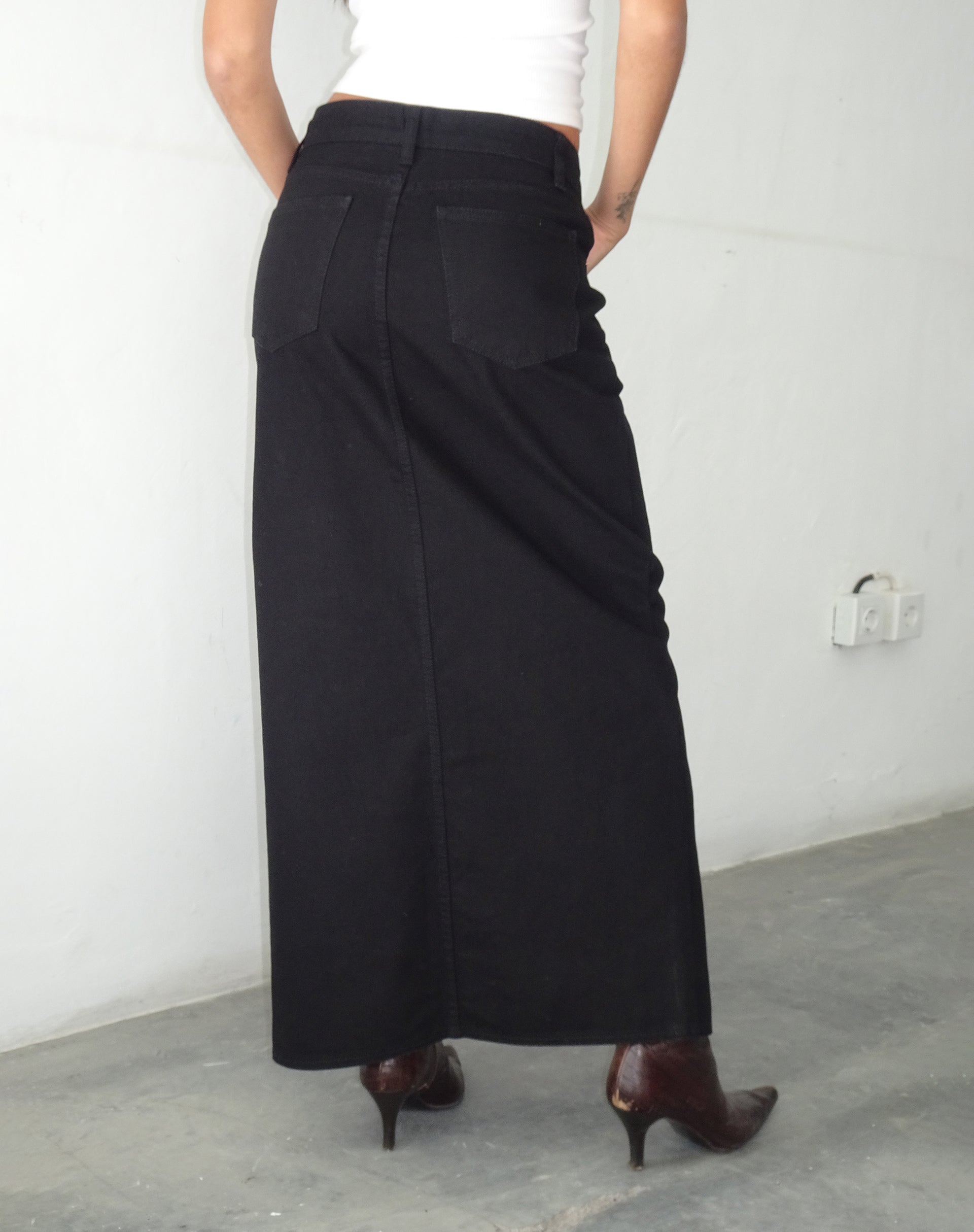 Black flowy discount skirt jean