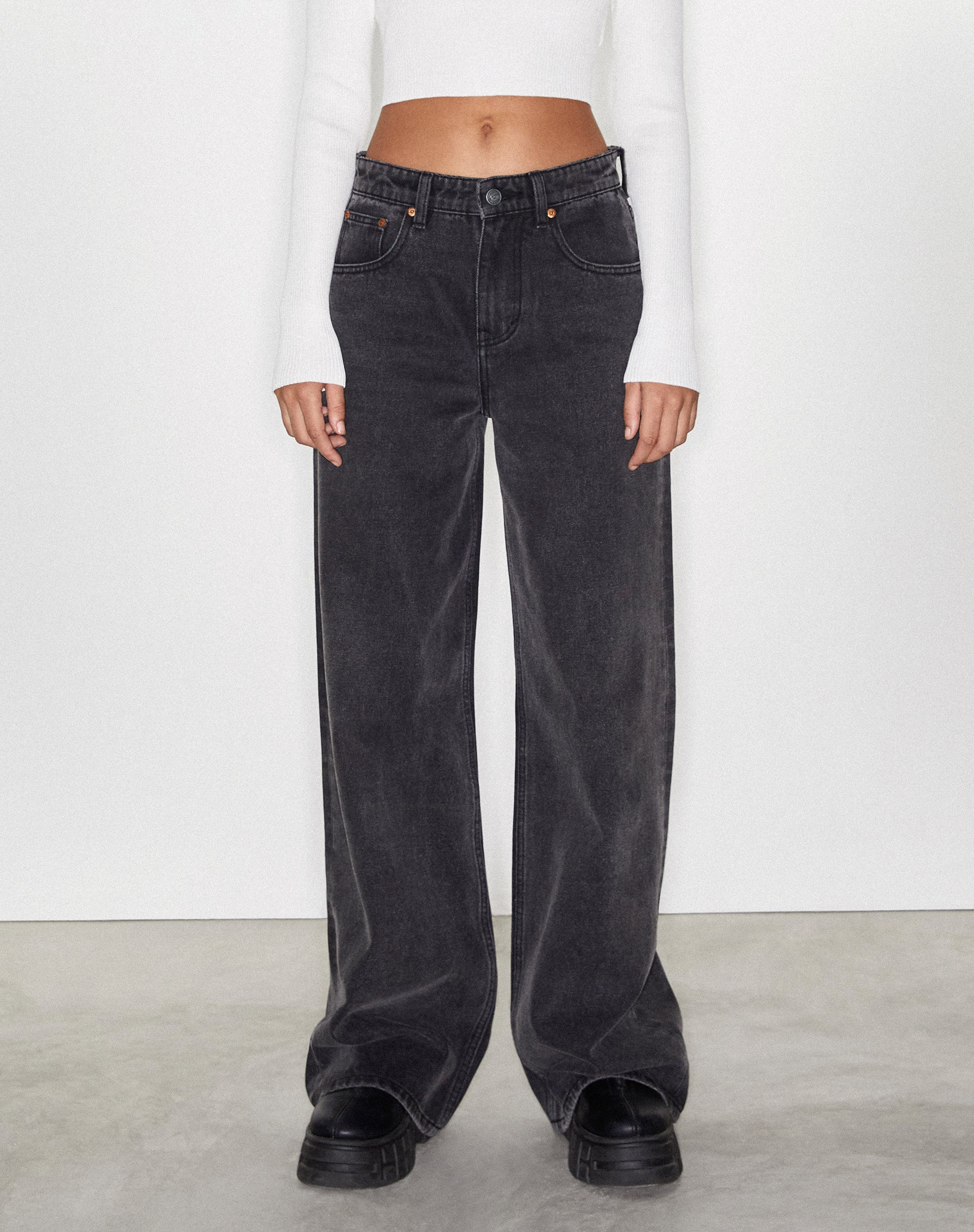 Roomy Extra Wide Low Rise Jeans in Black Wash