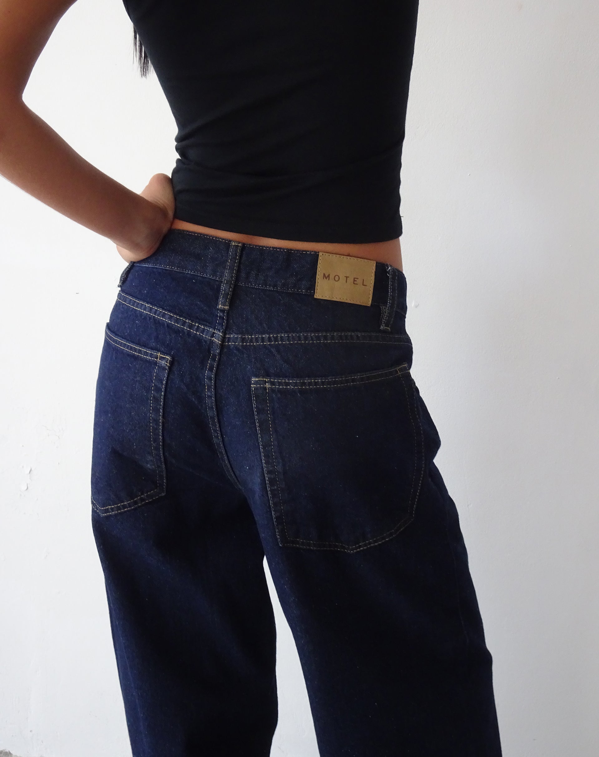 Dark rinse jeans 2025