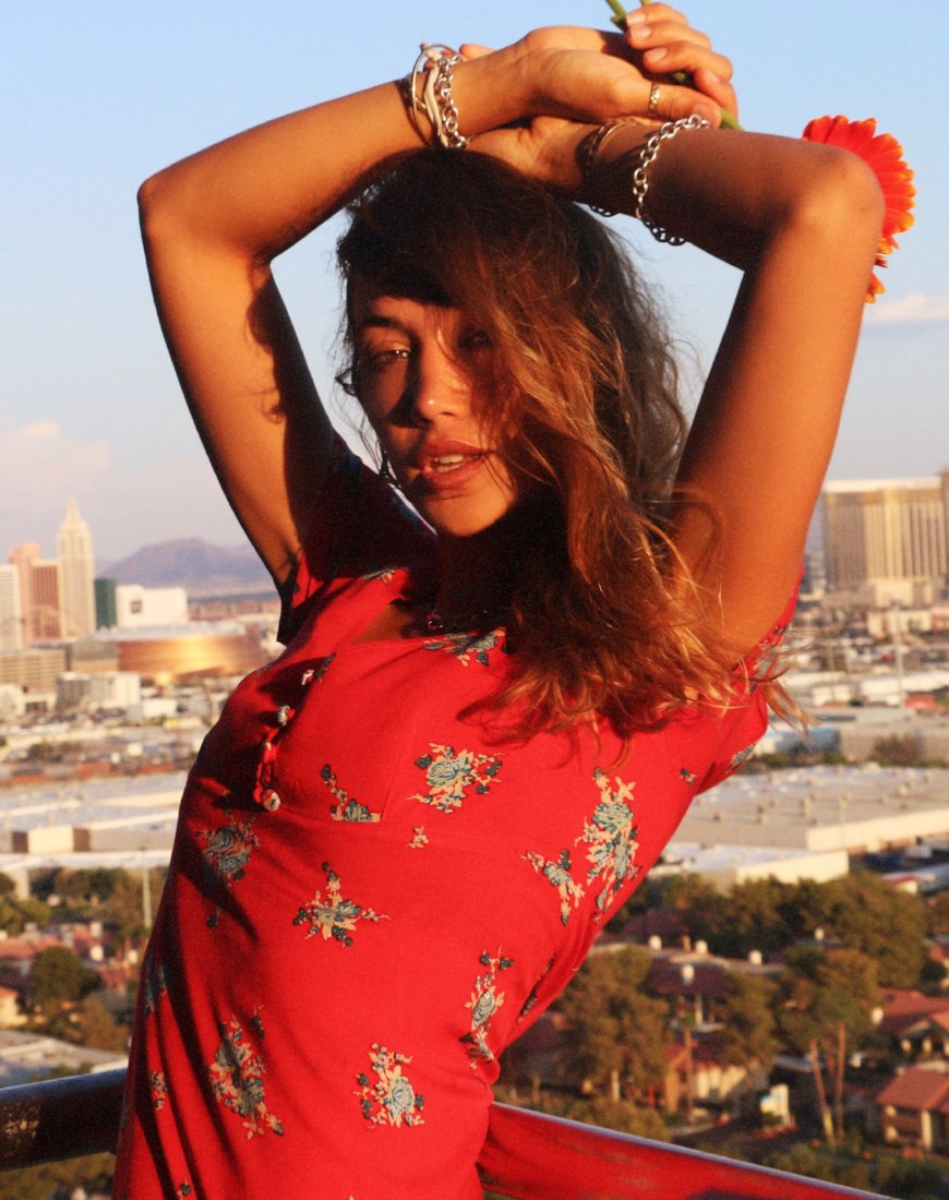 Meca Dress in Soi Rose Red