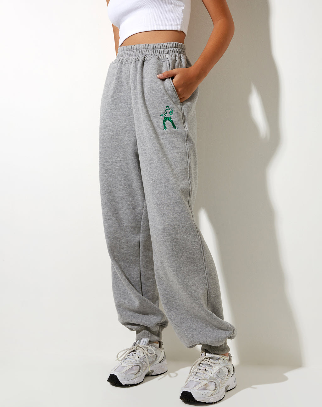 Roider Jogger in Greymarl Dancing Figure Embro