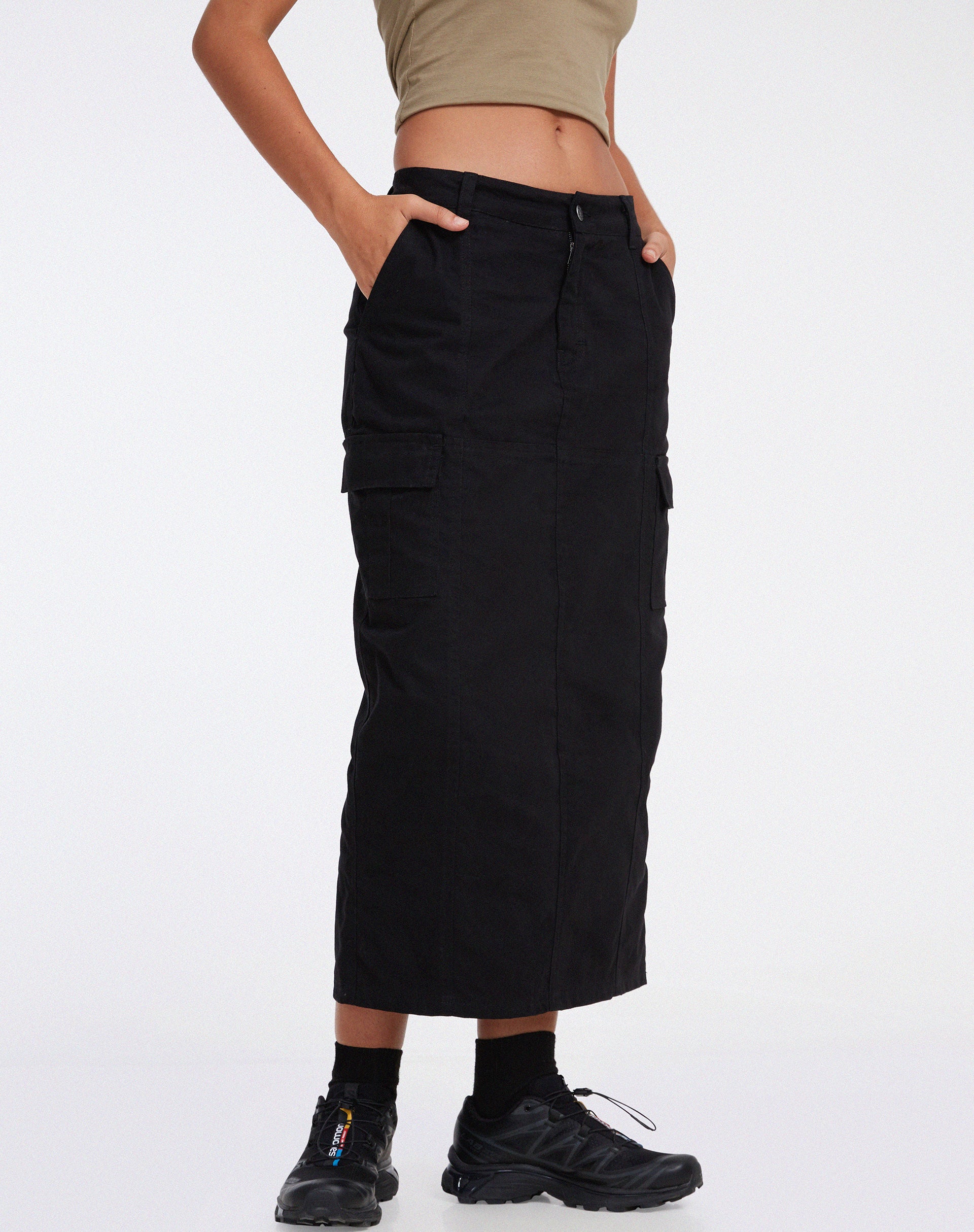 IMAGE OF Widya Maxi Skirt in Panama Black